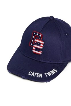 DSQUARED2 Baseball Cap With D2 USA Print 6 DSQUARED2 Baseball Cap With D2 USA Print -Bambini Abbigliamento Negozio DQ2873D00YTDQ875 03 e36011c1 6360 41cf 964c c5870f10a3be