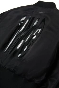 MM6 Maison Margiela Long Bomber Jacket With Maxi Logo -Bambini Abbigliamento Negozio M60724MM05EM6900 04 447fb653 c8a1 4a6a 8cd9 d6a2bf0ac34f