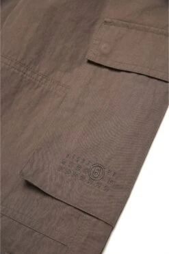 MM6 Maison Margiela Cargo Pants With Numeric Logo -Bambini Abbigliamento Negozio M60735MM05FM6710 04 781619e5 dd3e 4e4e bf96 2af6c31530fa