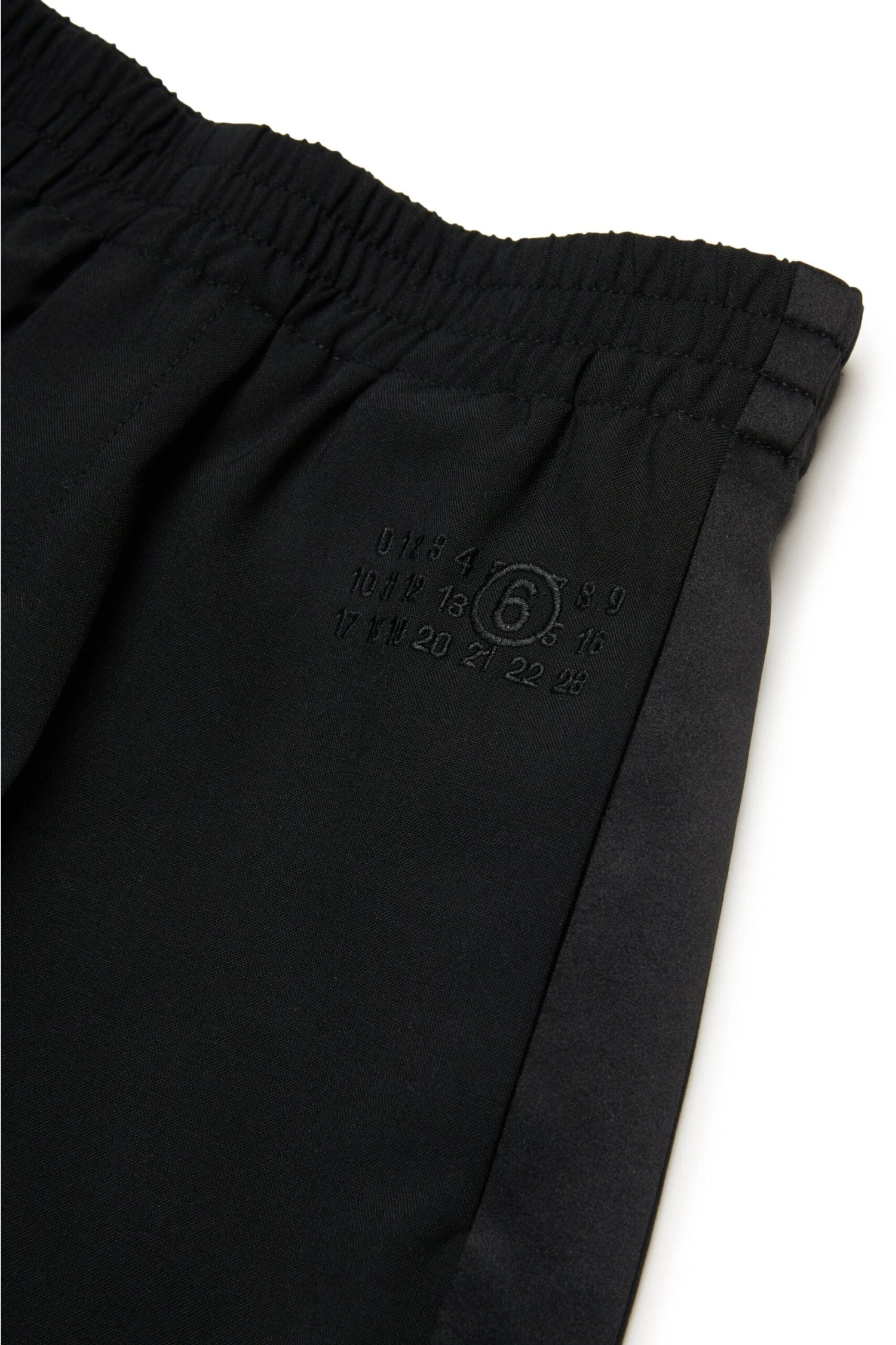 MM6 Maison Margiela Formal Cool Wool Shorts 4 MM6 Maison Margiela Formal Cool Wool Shorts - immagine 4