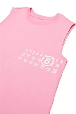 MM6 Maison Margiela Sleeveless Cover-up Dress With Numeric Logo 9 MM6 Maison Margiela Sleeveless Cover-up Dress With Numeric Logo -Bambini Abbigliamento Negozio M60780MM04IM6308 03 3d2a3b6c 684c 4f80 9ed2 f9233a768704