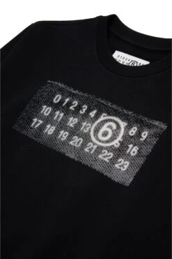 MM6 Maison Margiela Crew-neck Sweatshirt Branded With Numeric Logo Pixel -Bambini Abbigliamento Negozio M60796MM02XM6900 04 def61e17 3824 4b30 9809 d32fe9165fc4